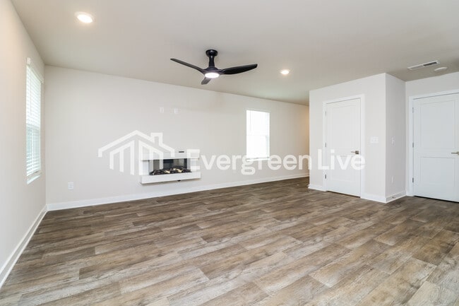 Building Photo - 4826 Station Ln