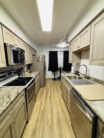 Building Photo - 3441 Bruin Dr