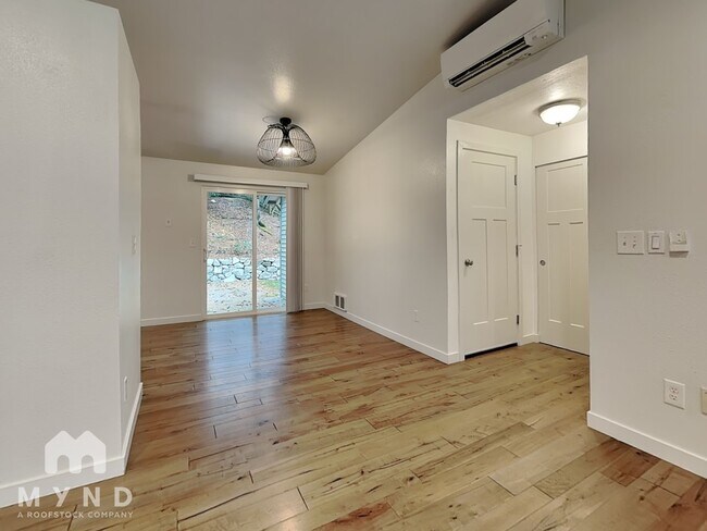 Building Photo - 11709 NE 98th St