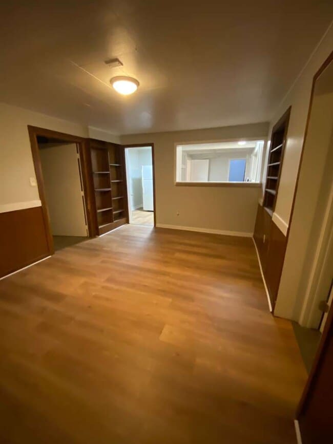 Building Photo - 1228 E 340th St