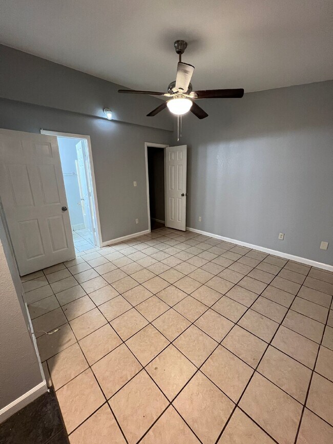 Building Photo - **"Charming 1-Bedroom Gem at Parnell Place...