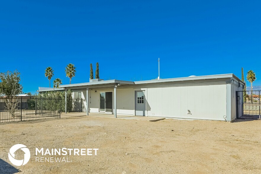 Building Photo - 9802 E Stella Rd