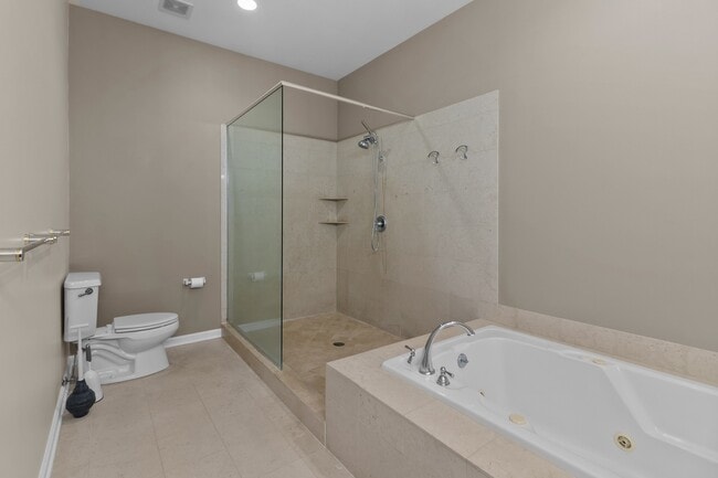Building Photo - 111 E Van Buren St