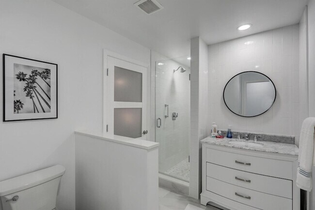 Building Photo - 6 Lexington Ln E