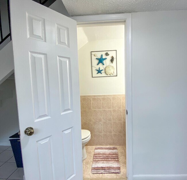 Building Photo - 2221 W 52nd St