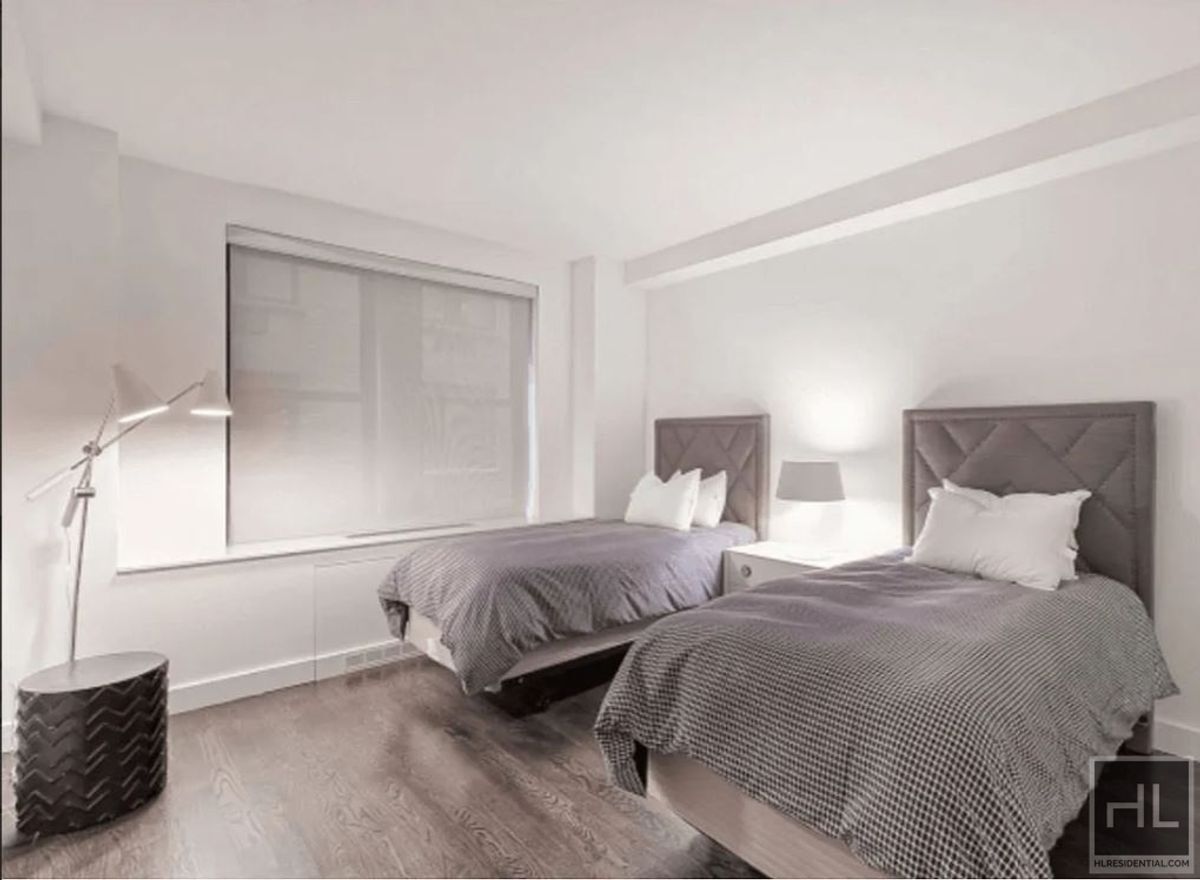 Building Photo - NO fee 3 bed 3 bath with laundry in unit -...