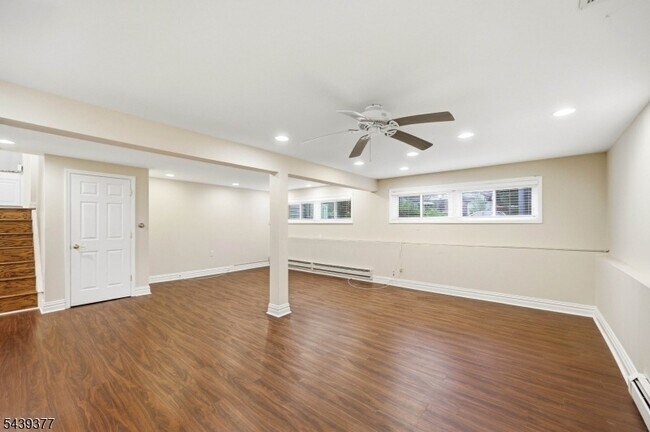 Building Photo - 47 Crossbrook Rd