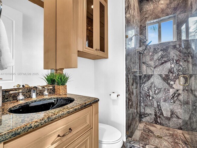 Building Photo - 922 Washington St