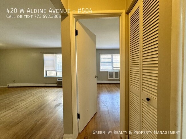 Building Photo - 420 W Aldine Ave
