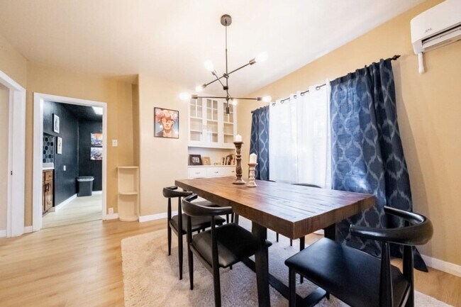 Building Photo - 170 E 100 N