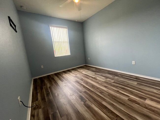 Building Photo - Beautiful 3 bedroom 2 bathroom pool home