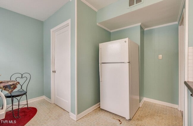 Building Photo - 2 bedroom  1 Bath Brick  home