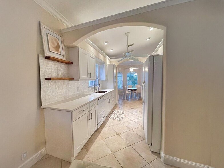 Building Photo - 815 96th Ave N