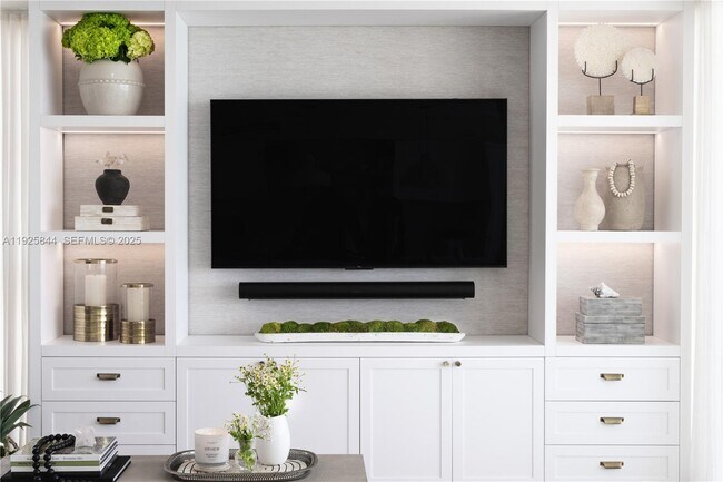 Building Photo - 5757 Collins Ave