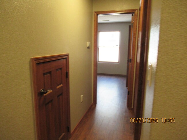 Building Photo - Massive 5Bed, 4Bath, 2Story Home Located i...