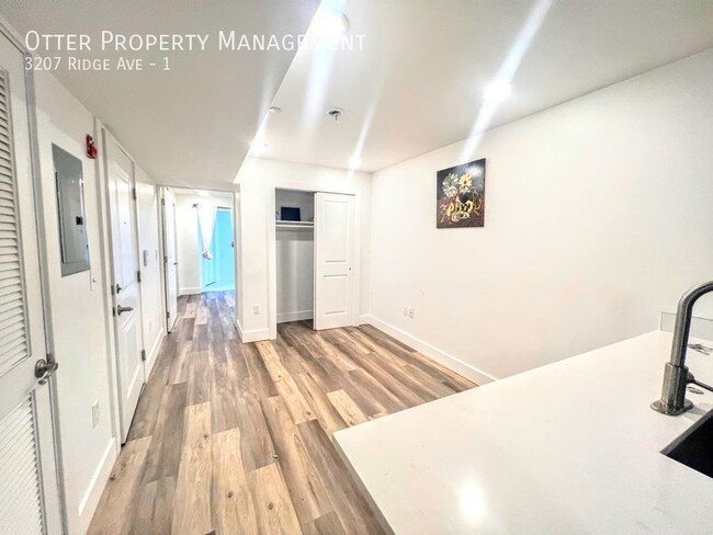 Building Photo - 3207 Ridge Ave