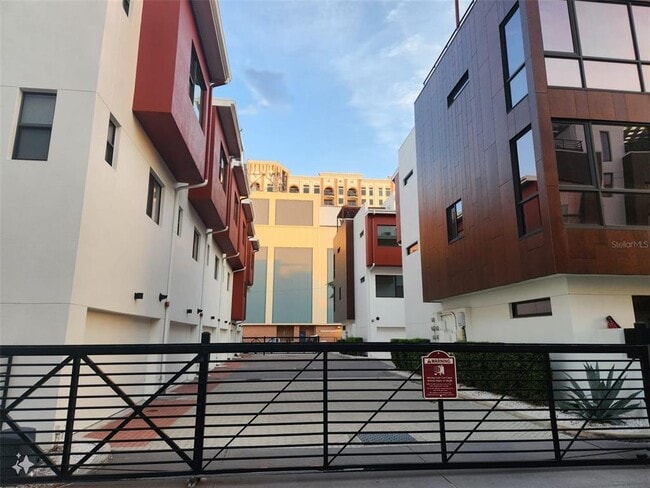 Building Photo - 130 8th St N