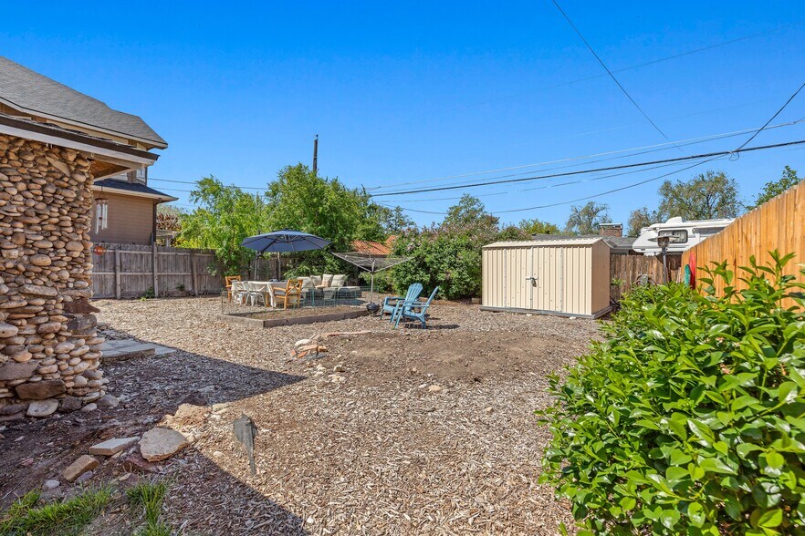 Building Photo - 1045 N Clithero Dr