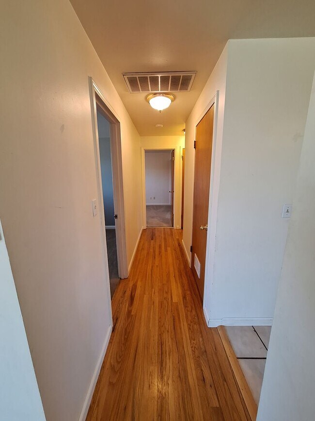 Building Photo - 5867 Madrona Dr