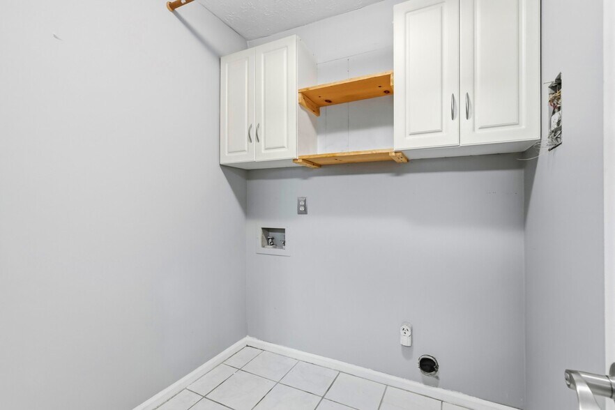 Building Photo - 388 Huntington Ridge Dr
