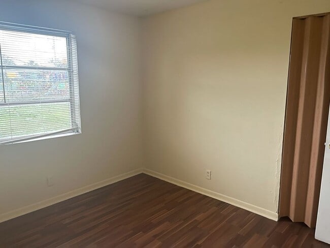 Building Photo - Cute 3 Bedroom House with Carport