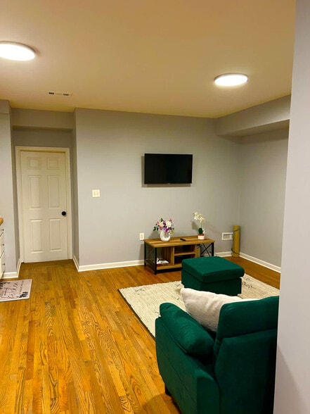 Building Photo - 1255 Raum St NE