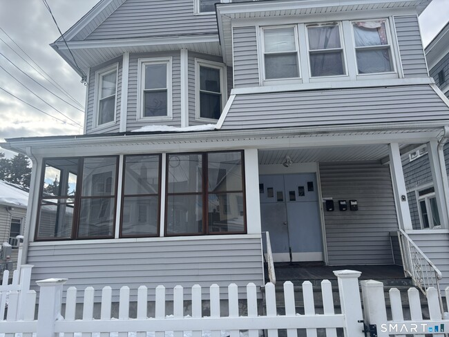 Building Photo - 73-75-75 Pixlee Pl