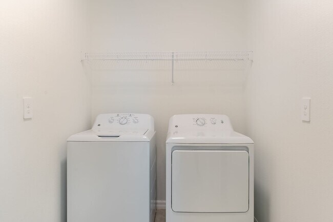 Building Photo - Brand New 3-Bed 2.5-Bath Town Home - Simply Must be Seen!