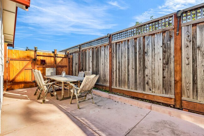 Building Photo - Experience residential luxury living only 2 blocks from the heart of downtown Livermore!!