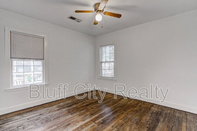 Building Photo - 3573 Spottswood Ave