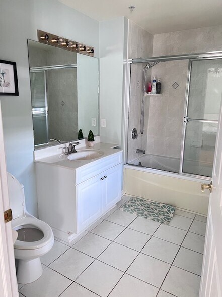 Full Master Bathroom - 23 Legend Hills Dr