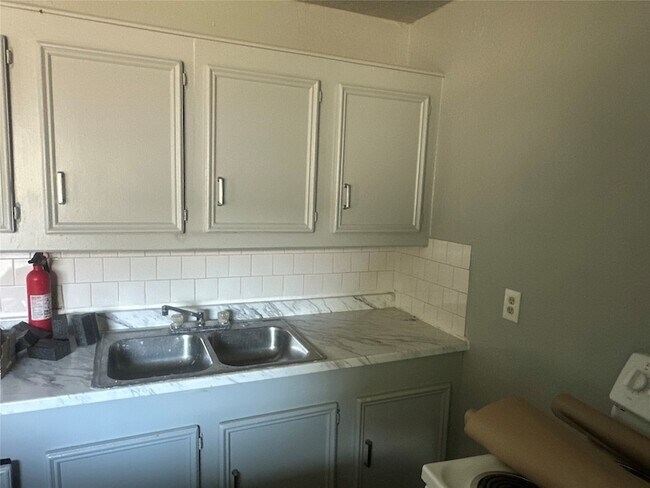 Building Photo - 5409 Suez St