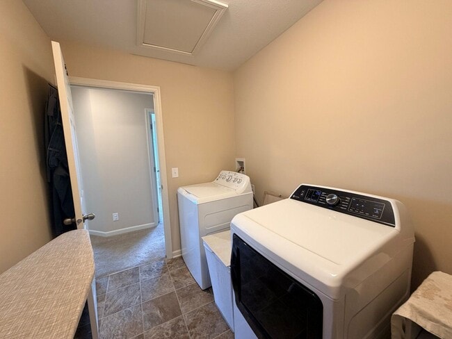 Building Photo - Home For Rent Elkhorn