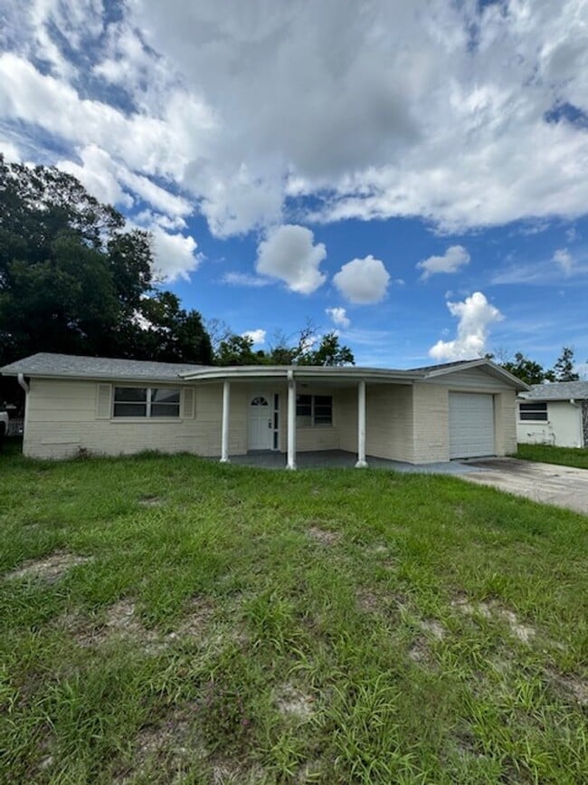 Building Photo - This cozy 2 bedroom 1 bath home in Holiday!