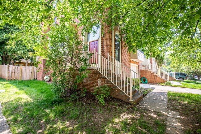 Building Photo - Impressive 3 BR/2 Full BA & 2 Half BA EOG Townhome in Decoverly Adventure!