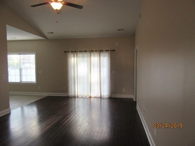 Building Photo - 104 Belclare Way