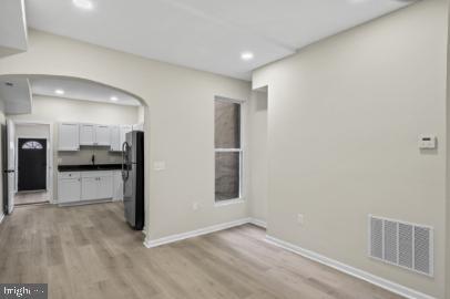 Building Photo - 139 N Lakewood Ave