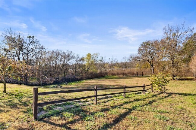 Building Photo - 2045 Chisholm Trail