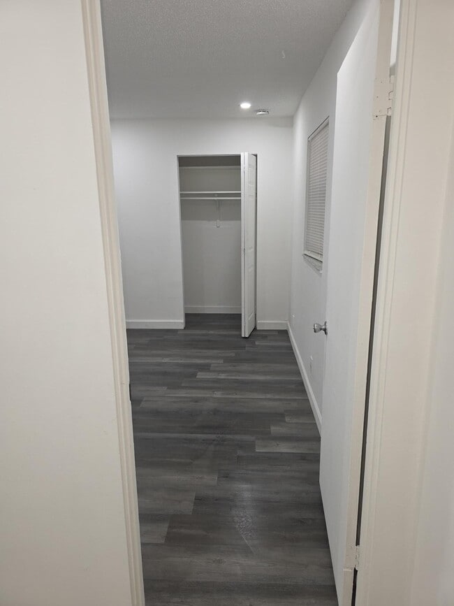 Building Photo - 4443 Vicliff Rd