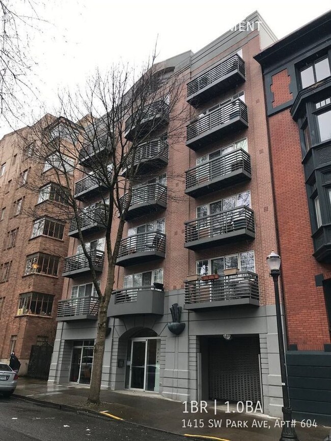 Building Photo - MOVE IN READY! Skylit 1 Bedroom on the Par...