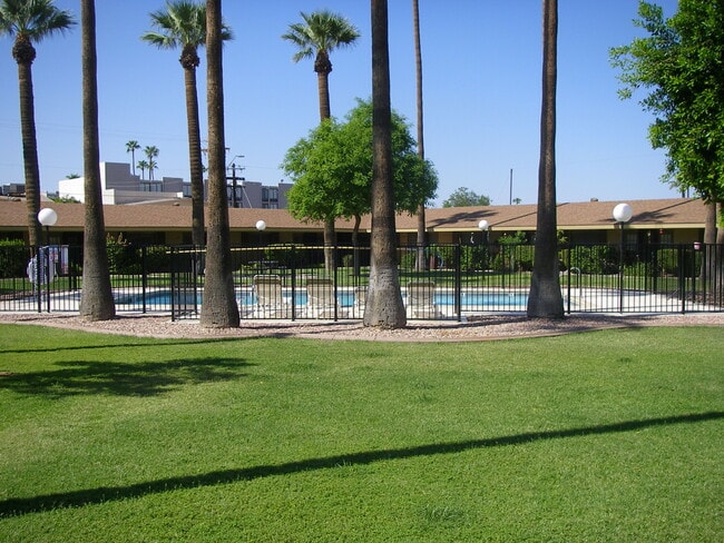 Primary Photo - Majestic Palms Apartments