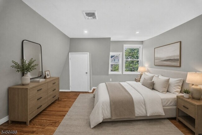 Building Photo - 467-469 Summer Avenue Unit 3