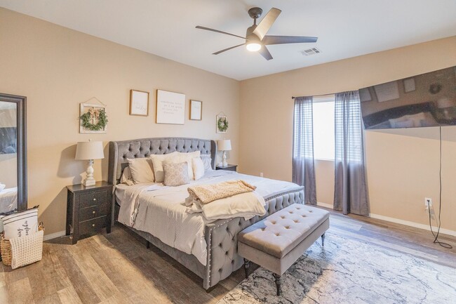 Building Photo - Conveniently located 3 Bedroom, 2 bath wit...