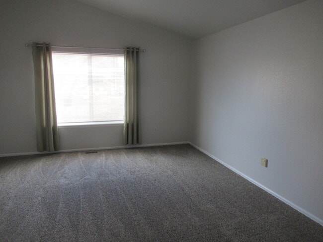 Building Photo - 3190 Leoti Dr