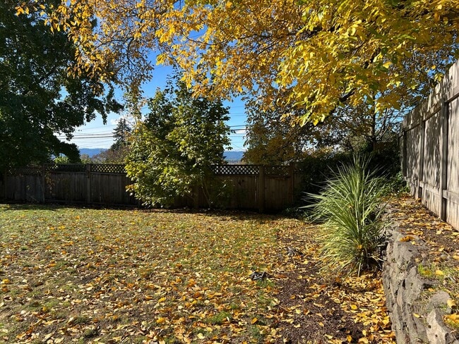 Building Photo - Bittersweet memories, Full Beautiful Remodel Highly Desired Lincoln Neighborhood