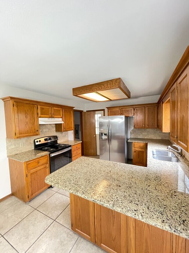 Building Photo - 512 N 37th St