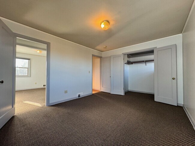 Building Photo - PM-125 N Lombard St.