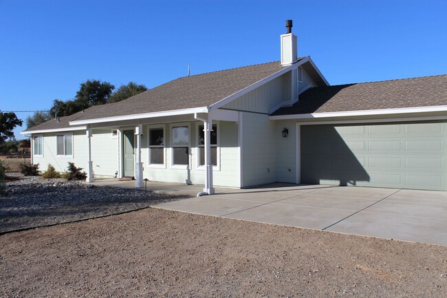 Building Photo - Available Soon! Must See 2 Bedroom Home Lo...