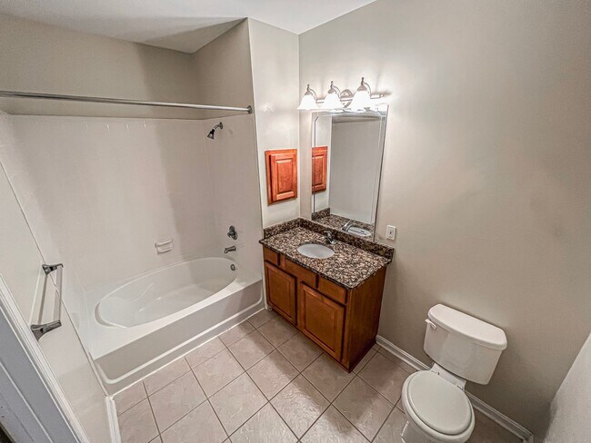 Building Photo - Sunny 1 Bed 1 Bath Condo In Beautiful Fairfax Ridge Condo