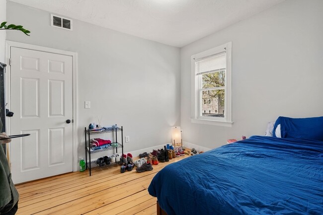 Building Photo - 170 Allston St